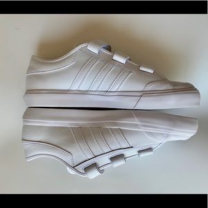 **NEW** Adidas Mens Matchcourt size 9